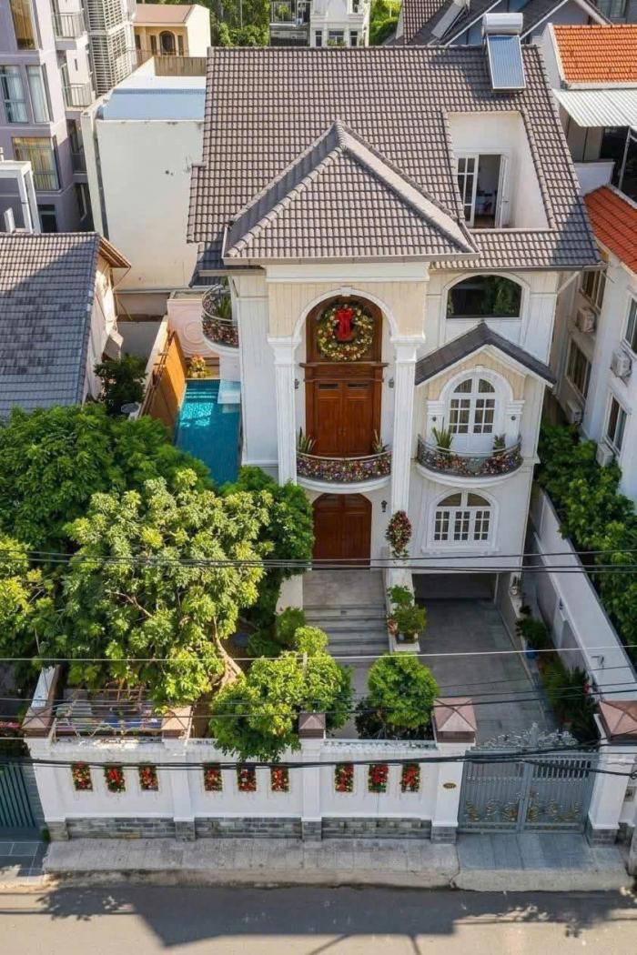 Bán biệt thự mặt tiền đường 42 Thảo Điền diện tích: 14x25m hầm 3 lầu