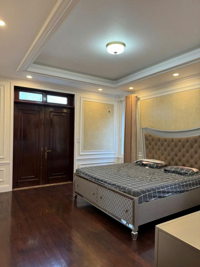 Bán biệt thự mặt tiền đường 42 Thảo Điền diện tích: 14x25m hầm 3 lầu