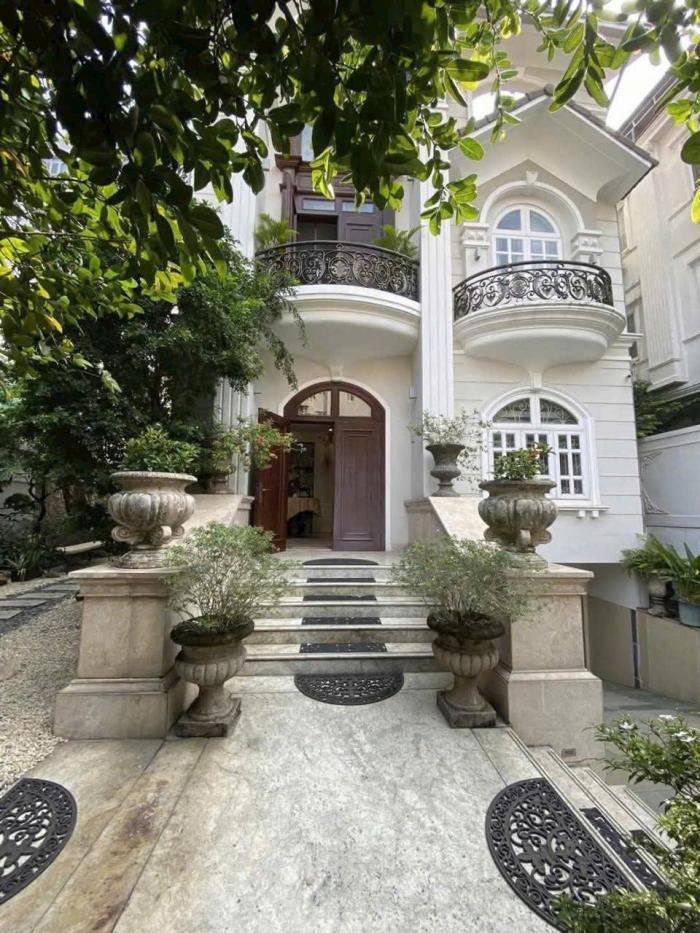 Bán biệt thự mặt tiền đường 42 Thảo Điền diện tích: 14x25m hầm 3 lầu