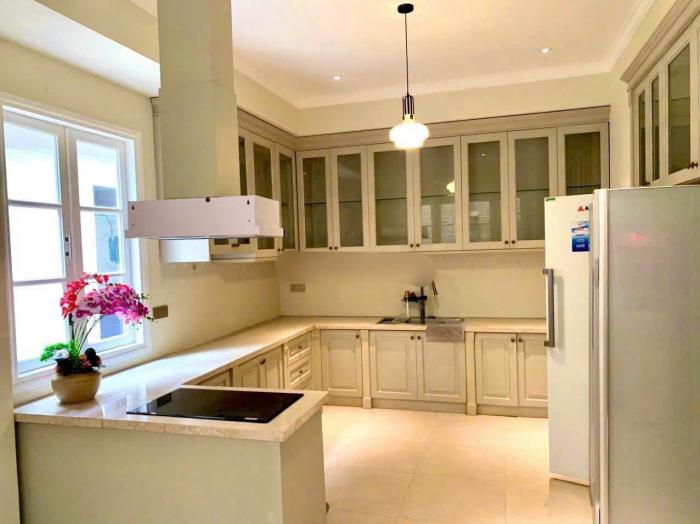 Bán biệt thự mặt tiền đường số 6 diện tích: 51x19m trệt lầu