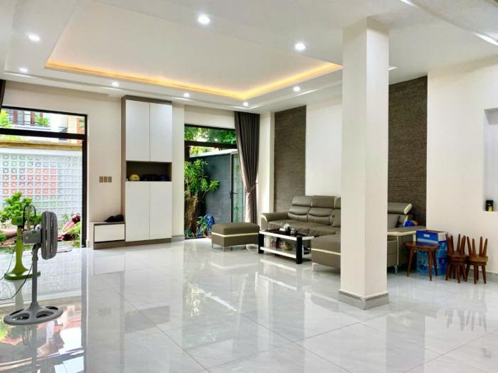 Bán biệt thự mặt tiền đường số 15 P. An Phú diện tích: 10x20m hầm 2 lầu sân thượng
