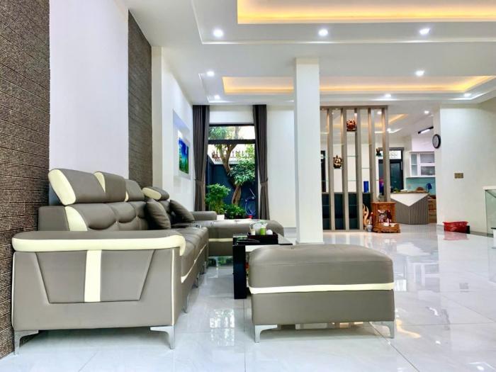 Bán biệt thự mặt tiền đường số 15 P. An Phú diện tích: 10x20m hầm 2 lầu sân thượng
