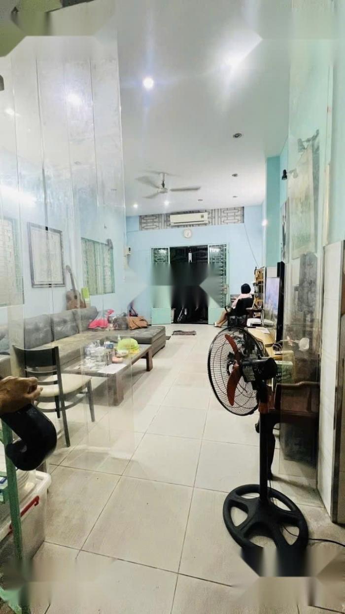 Cho thuê nhà góc 2 mặt tiền hẻm đường Lê Thị Riêng quận 1