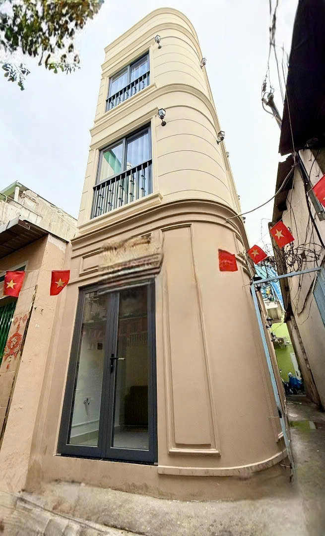 Cho thuê nhà đường Bùi Viện quận 1
