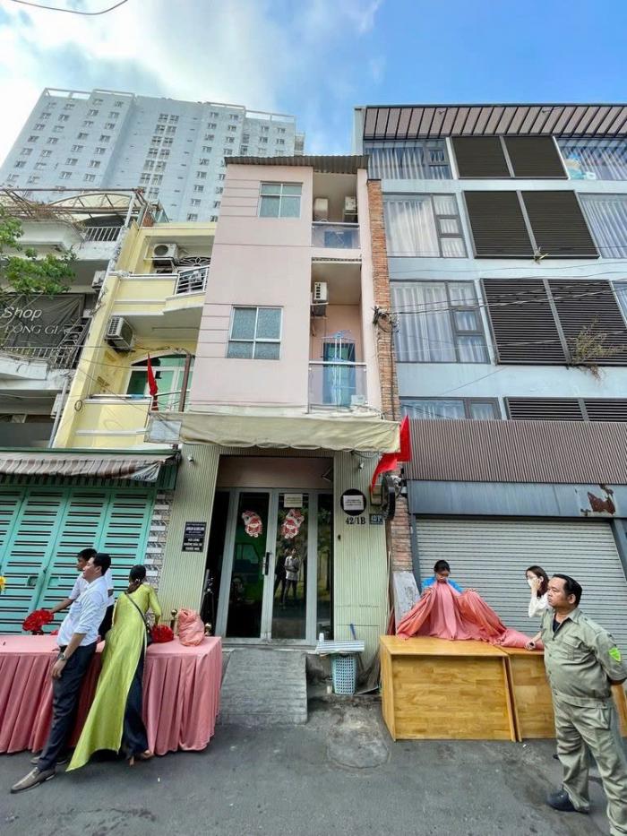 Cho thuê nhà đường Trần Ðình Xu Quận 1