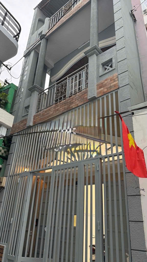 Cho thuê nhà hẻm lớn đường Lý Chính Thắng quận 3