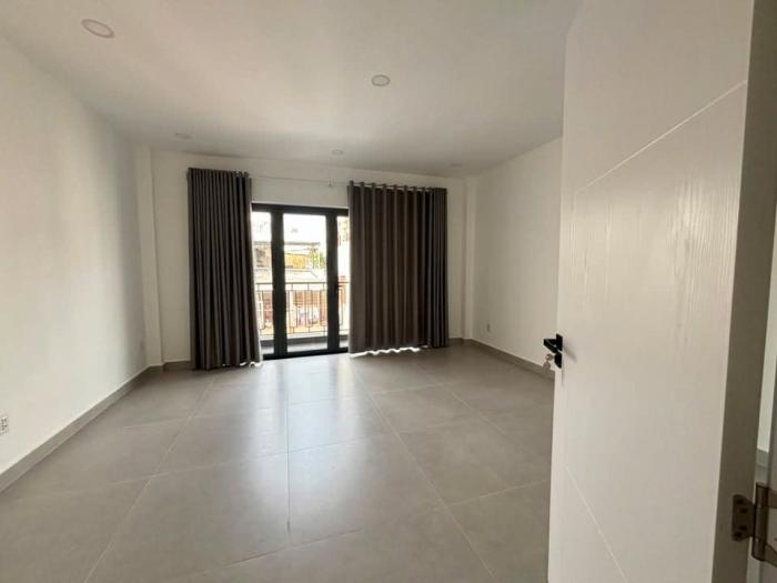 Cho thuê nhà đường Trường Sa Quận 3