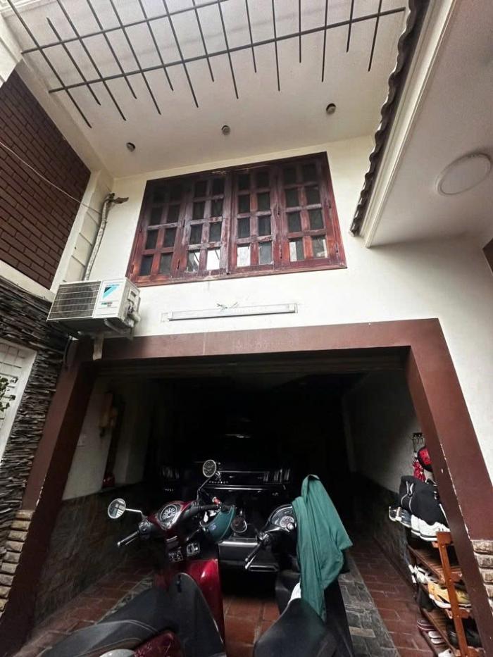 Cho thuê nhà hẻm 134 đường Cách Mạng Tháng 8 Quận 3