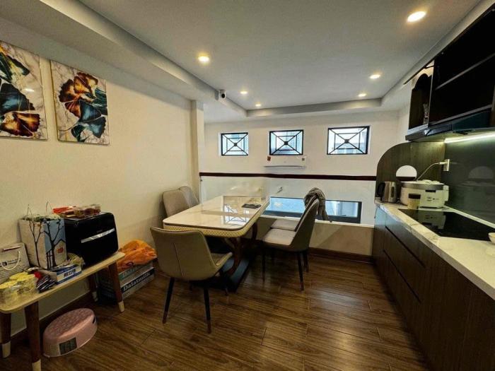 Cho thuê nhà hẻm 451 đường Hai Bà Trưng Quận 3
