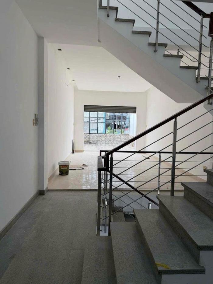 Cho thuê nhà hẻm 766 đường Cách Mạng Tháng 8 quận Tân Bình