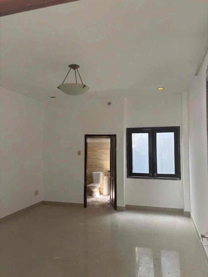 Cho thuê nhà hẻm 766 đường Cách Mạng Tháng 8 quận Tân Bình