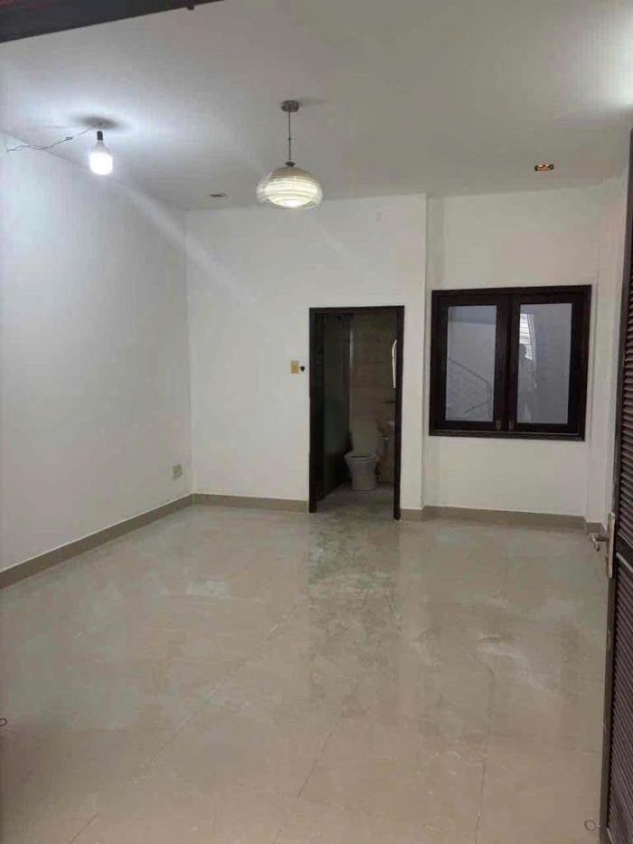 Cho thuê nhà hẻm 766 đường Cách Mạng Tháng 8 quận Tân Bình