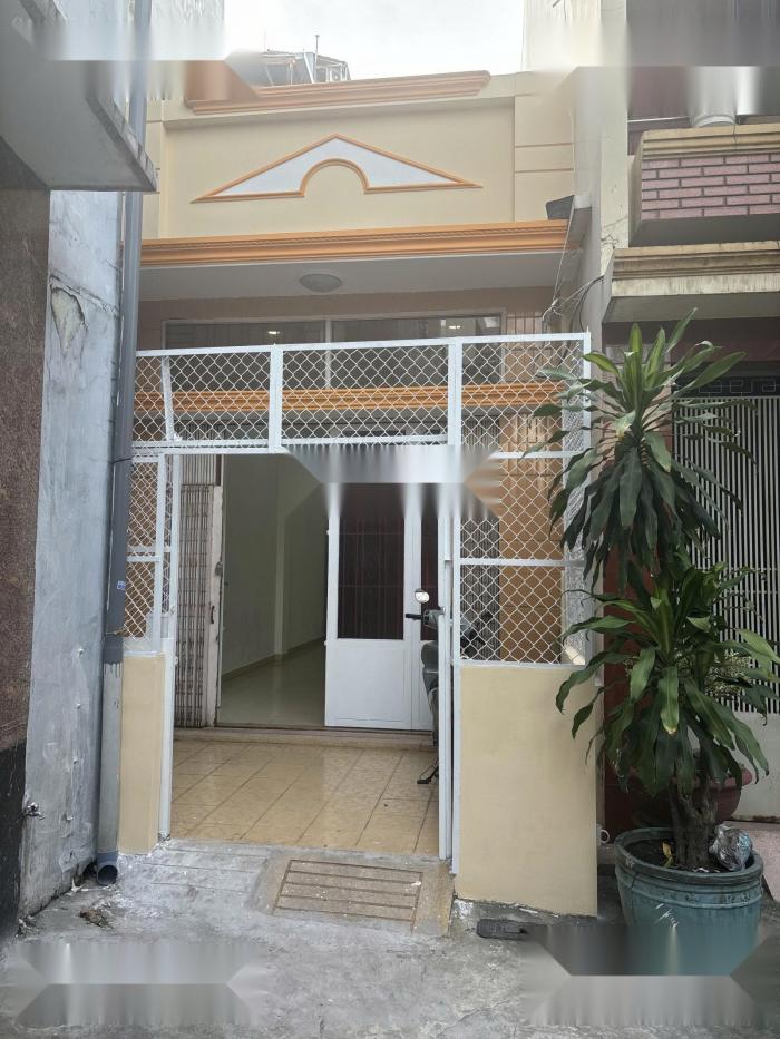 Cho thuê nhà đường Cô Giang quận 1