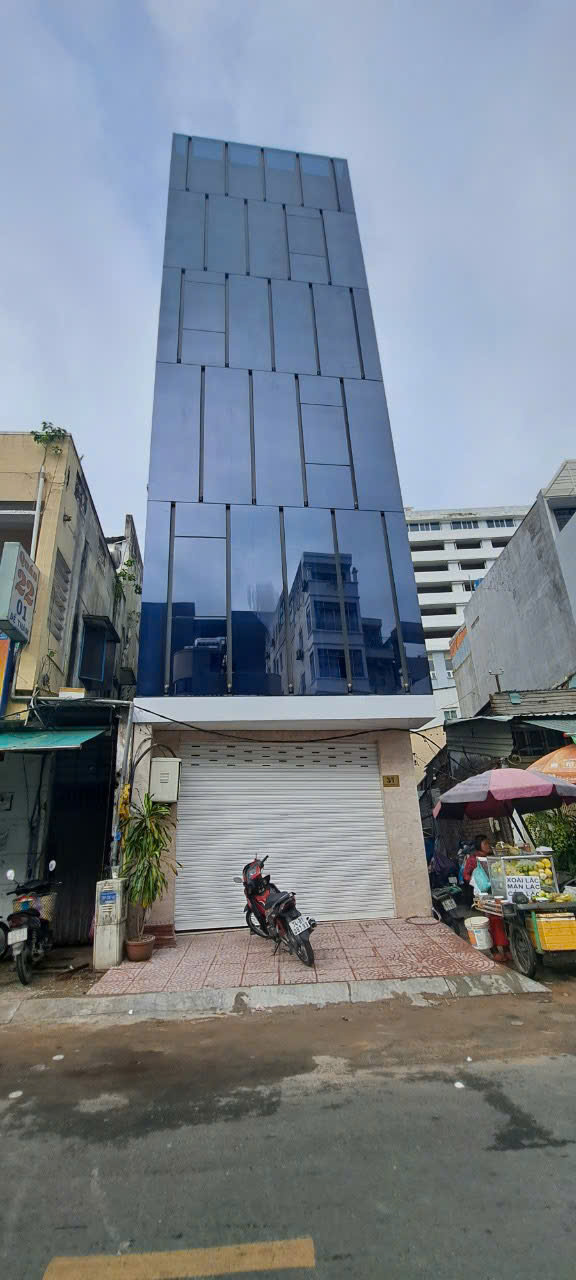 Cho thuê nhà mặt tiền đường Đề Thám, nhà nguyên căn Quận 1