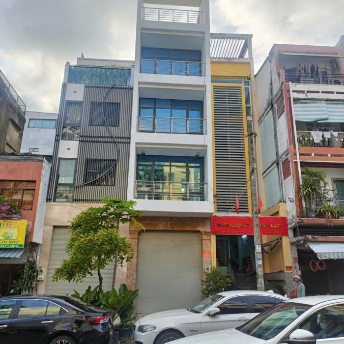 Cho thuê nhà mặt tiền đường Nguyễn Văn Giai Quận 1