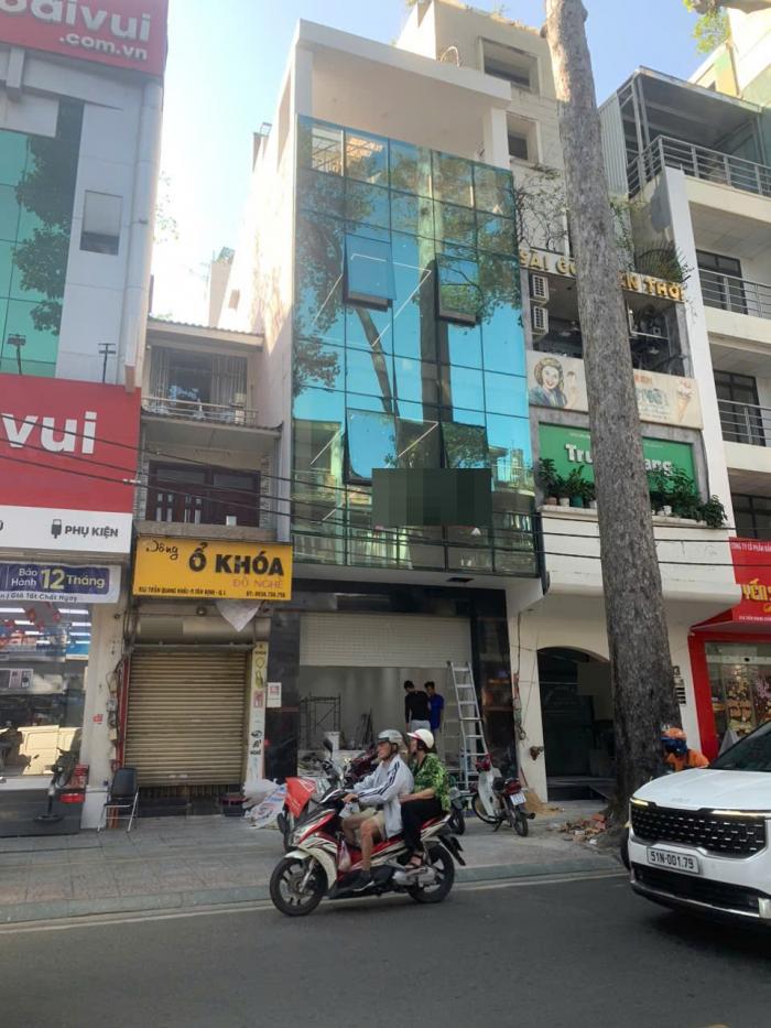Cho thuê nhà mặt tiền đường Trần Quang Khải Quận 1