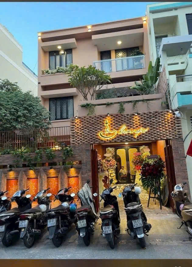 Cho thuê nhà mặt tiền đường Đặng Tất Quận 1