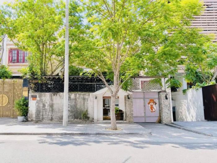 Cho thuê nhà mặt tiền đường Nguyễn Cảnh Chân Quận 1