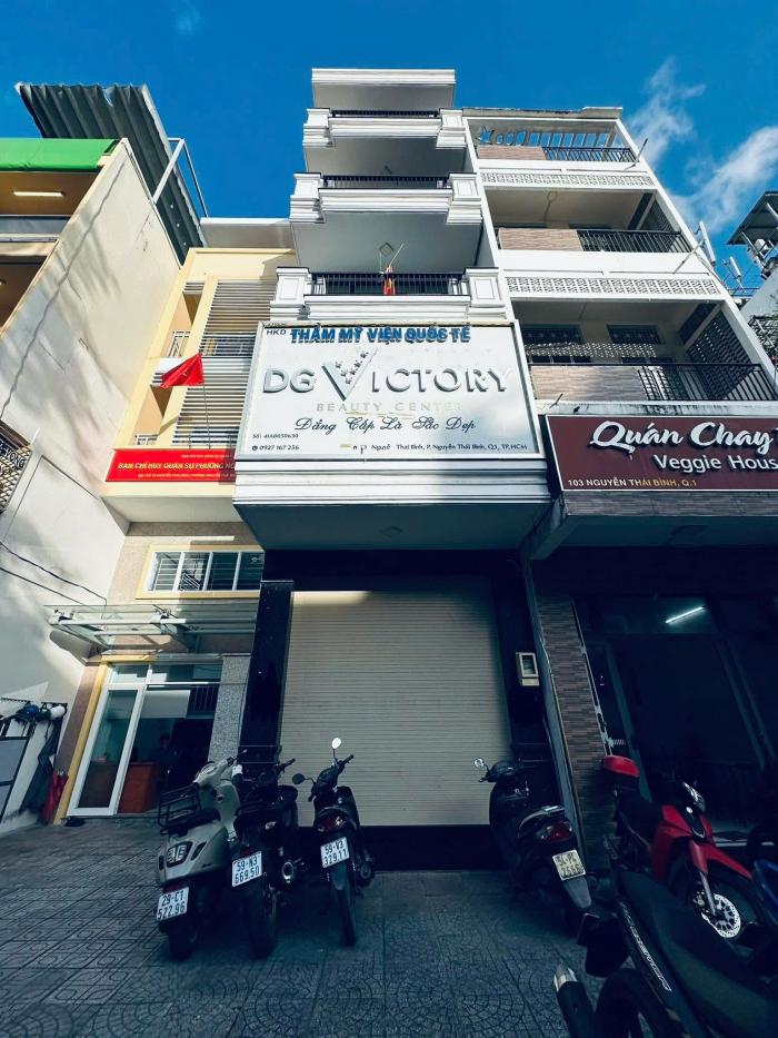 Cho thuê nhà mặt tiền đường Nguyễn Thái Bình Quận 1