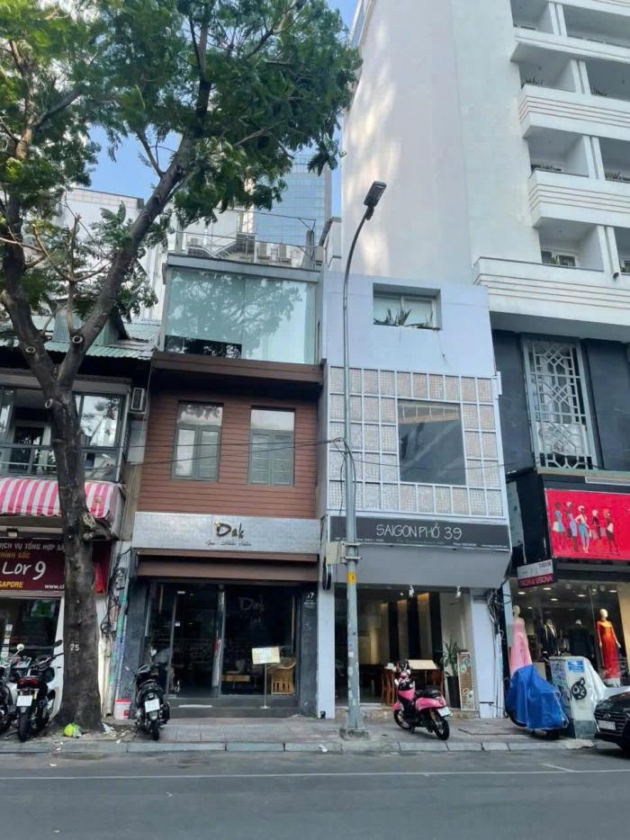 Cho thuê nhà mặt tiền đường Đông Du Quận 1