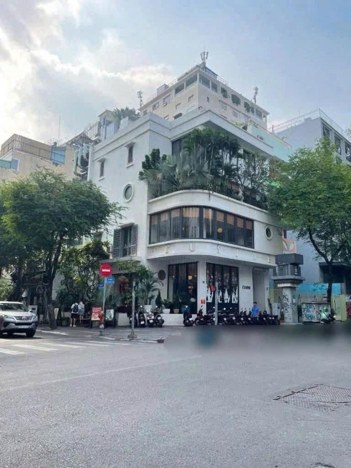 Cho thuê nhà mặt tiền 19 Lê Thánh Tôn Quận 1