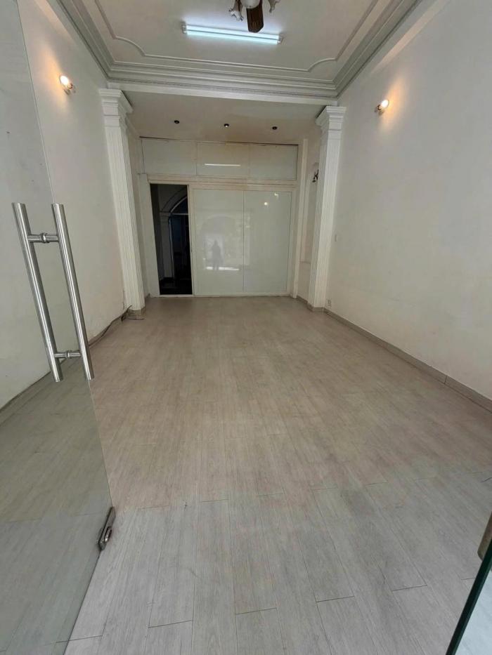 Cho thuê nhà mặt tiền 154 Nguyễn Văn Thủ Quận 1