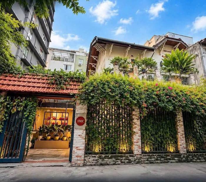 Cho thuê nhà mặt tiền 180C Hai Bà Trưng Quận 1