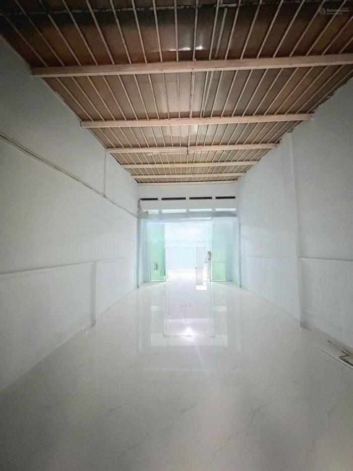 Cho thuê nhà mặt tiền đường Ba Vì quận 10