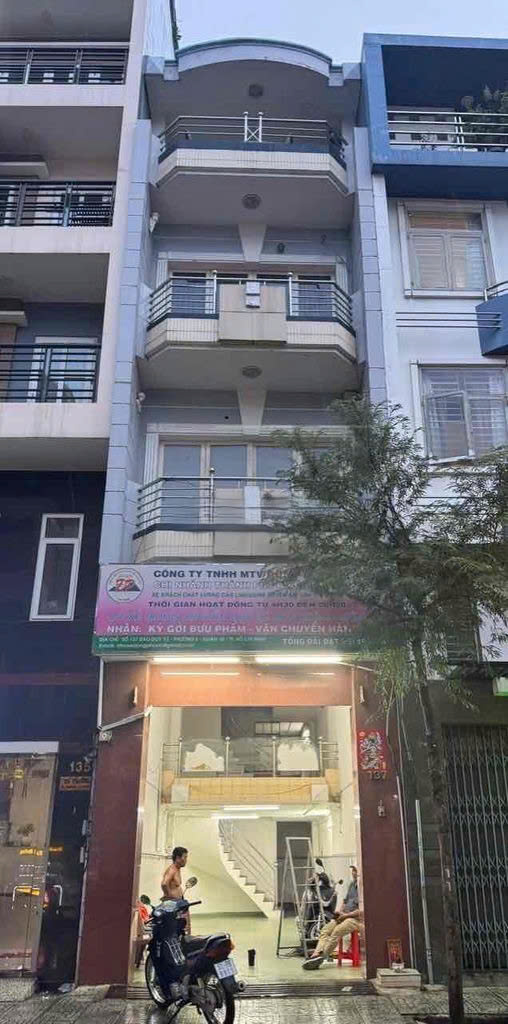 Cho thuê nhà mặt tiền 137 Đào Duy Từ Quận 10