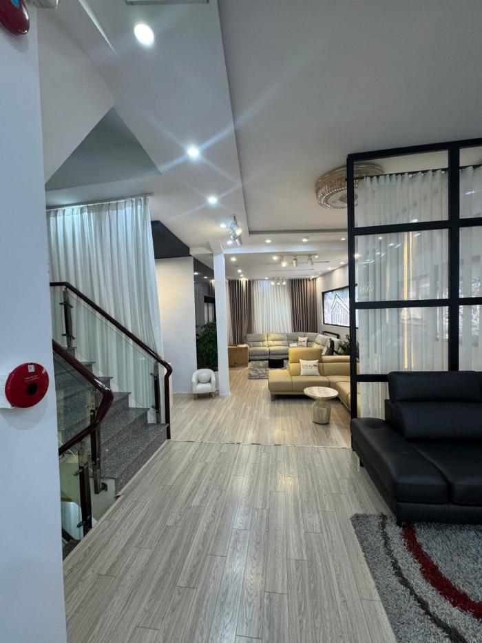 Cho thuê nhà mặt tiền 114 Ngô Gia Tự Quận 10