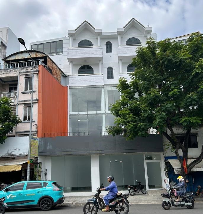 Cho thuê nhà mặt tiền đường Hòa Bình Quận 11