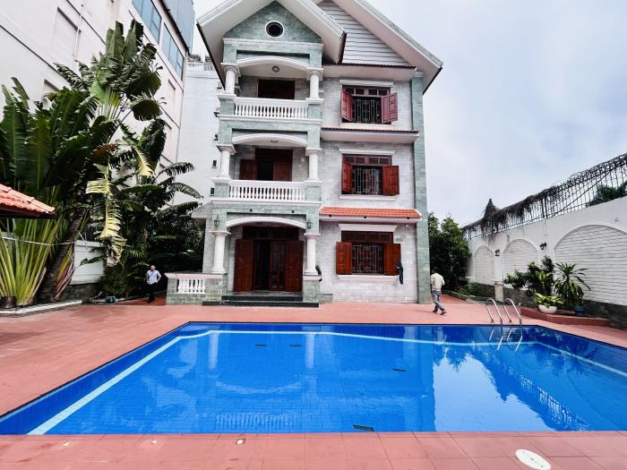 Cho thuê villa có hồ bơi mặt tiền đường Nguyễn Văn Hưởng