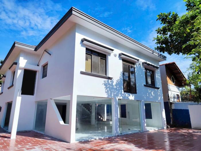 Cho thuê nhà mặt tiền đường Trần Văn Sắc Thảo Điền Quận 2