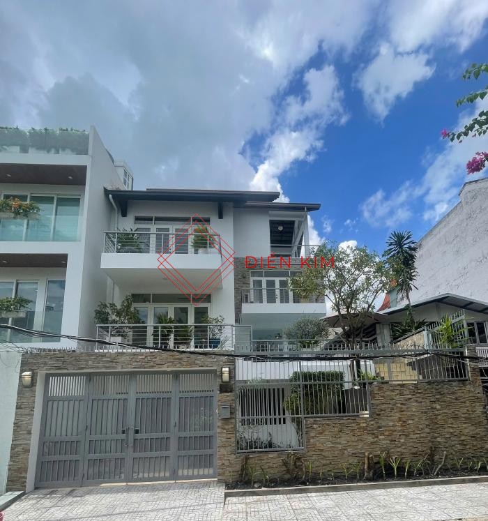 Cho thuê nhà mặt tiền đường Nguyễn Văn Hưởng Thảo Điền Quận 2