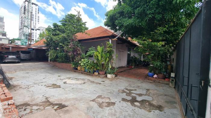 Cho thuê biệt thự mặt tiền đường Đặng Hữu Phổ P. Thảo Điền Quận 2