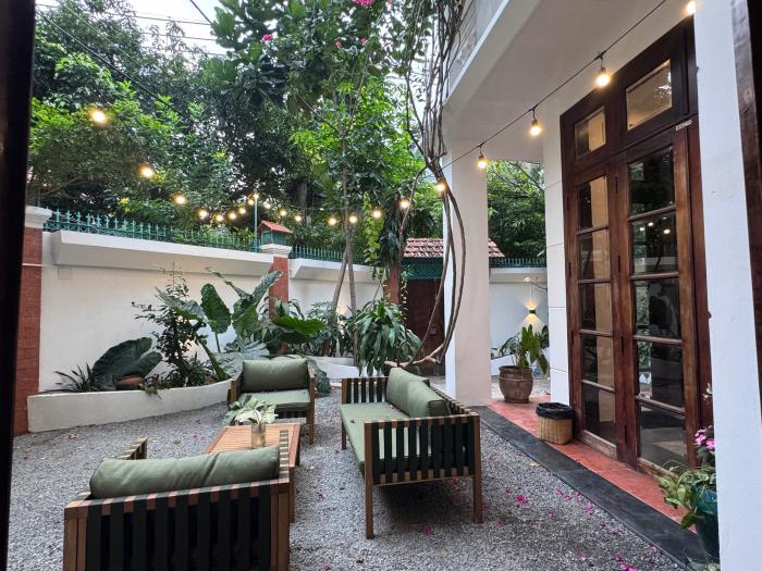 Cho thuê nhà mặt tiền đường Nguyễn Văn Hưởng Thảo Điền Quận 2