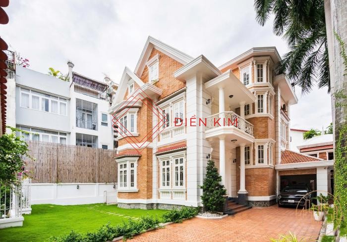 Cho thuê nhà mặt tiền đường Nguyễn Văn Hưởng Thảo Điền Quận 2