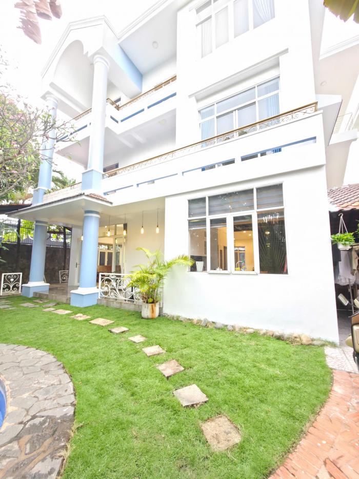 Cho thuê nhà mặt tiền đường Quốc Hương Thảo Điền Quận 2