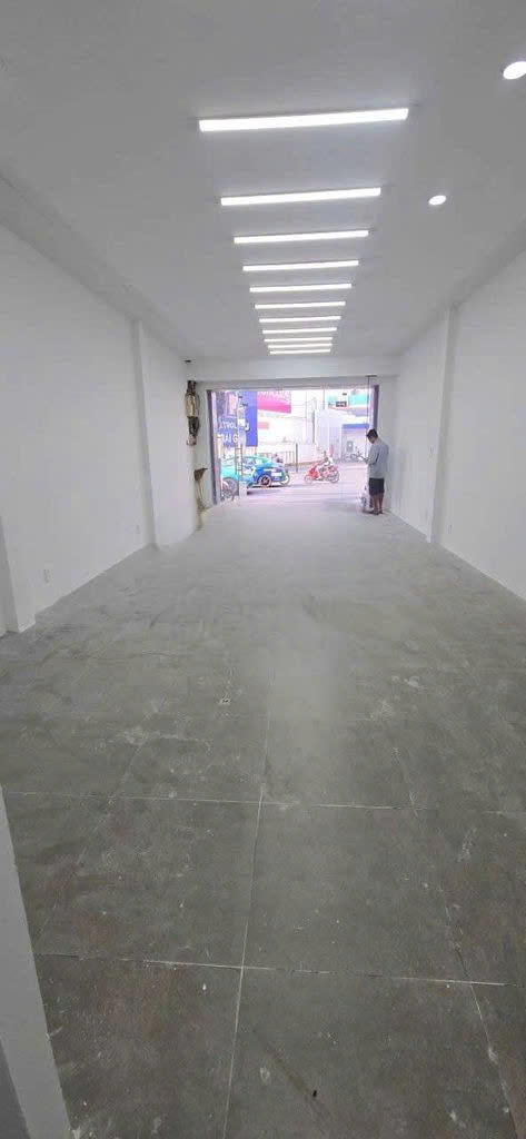Cho thuê nhà mặt tiền đường Cách Mạng Tháng 8 quận 3