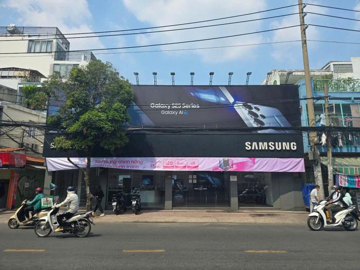 Cho thuê nhà mặt tiền đường Cách Mạng Tháng 8 Quận 3