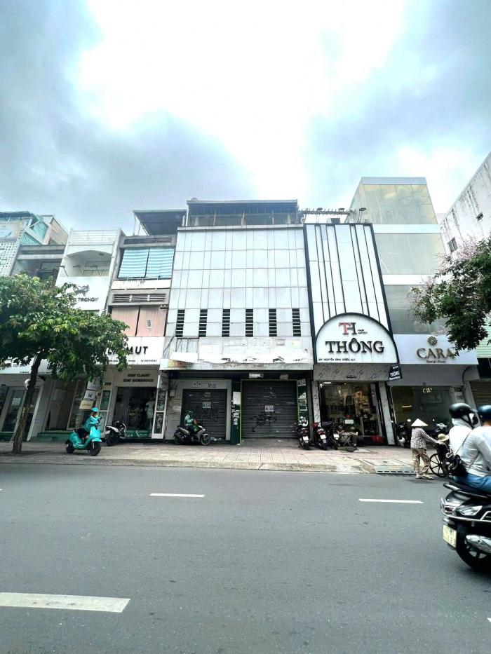 Cho thuê nhà mặt tiền đường Nguyễn Đình Chiểu Quận 3