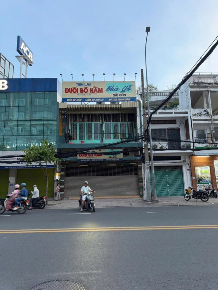 Cho thuê nhà mặt tiền đường Cách Mạng Tháng 8 Quận 3