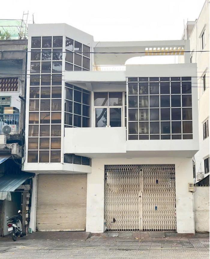 Cho thuê nhà mặt tiền đường Tạ Uyên, nhà nguyên căn mặt tiền quận 5