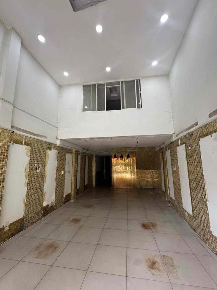 Cho thuê nhà mặt tiền đường Trần Hưng Đạo Quận 5