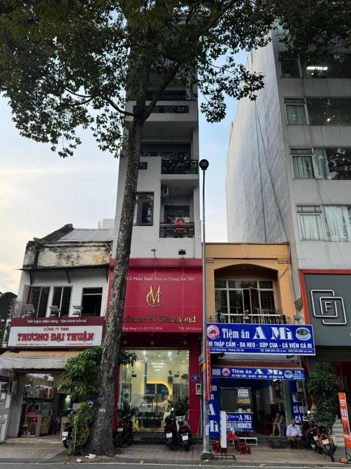 Cho thuê nhà mặt tiền 180 Hồng Bàng Quận 5