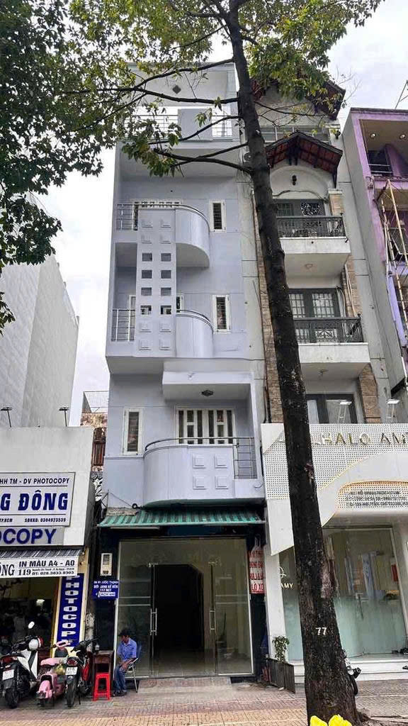 Cho thuê nhà mặt tiền 121 Nguyễn Chí Thanh Quận 5