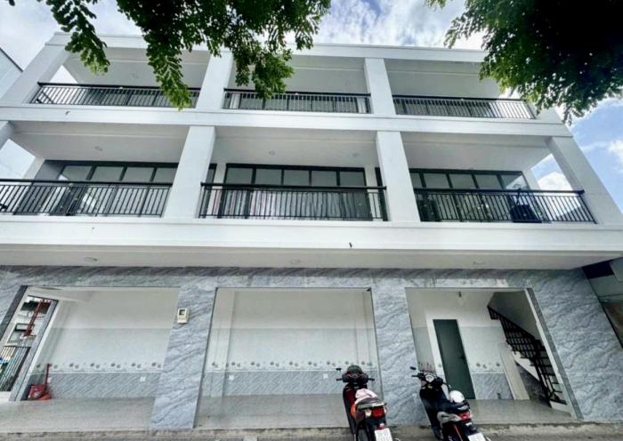 Cho thuê nhà mặt tiền đường Phạm Văn Đồng quận Bình Thạnh