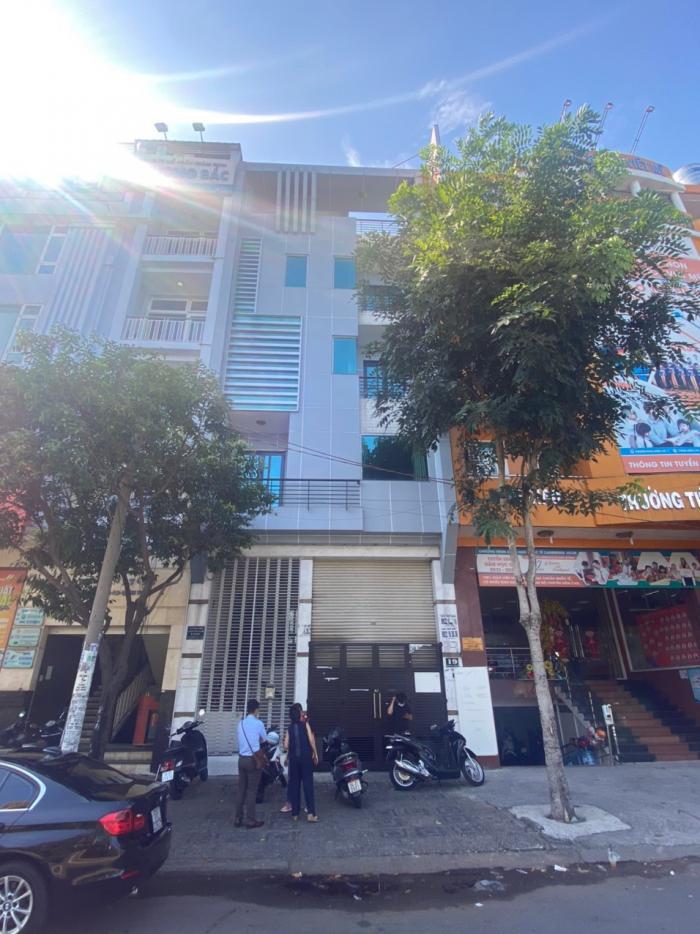 Cho thuê nhà mặt tiền đường Phan Xích Long quận Phú Nhuận