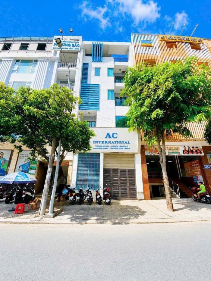 Cho thuê nhà mặt tiền đường Phan Xích Long quận Phú Nhuận