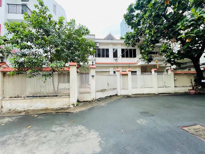 Cho thuê nhà mặt tiền đường Nguyễn Đình Chính quận Phú Nhuận